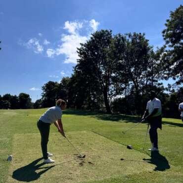 Por que realizar uma clínica de golfe fora do ambiente de trabalho?
